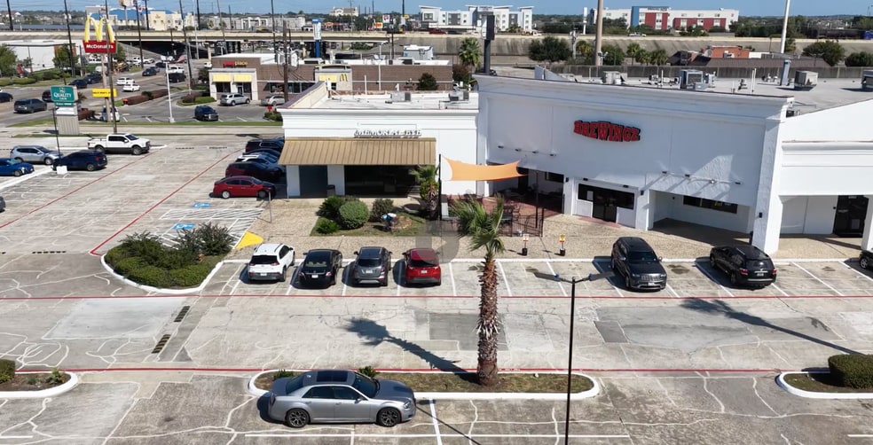 6902-6958 Garth Rd, Baytown, TX for lease - Building Photo - Image 1 of 6