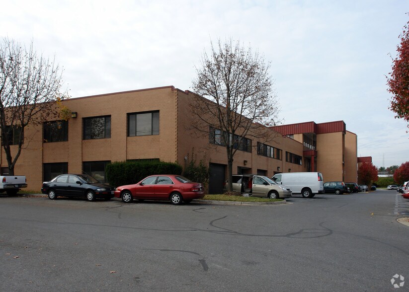 15950-15958 Derwood Rd, Rockville, MD for lease - Primary Photo - Image 1 of 4