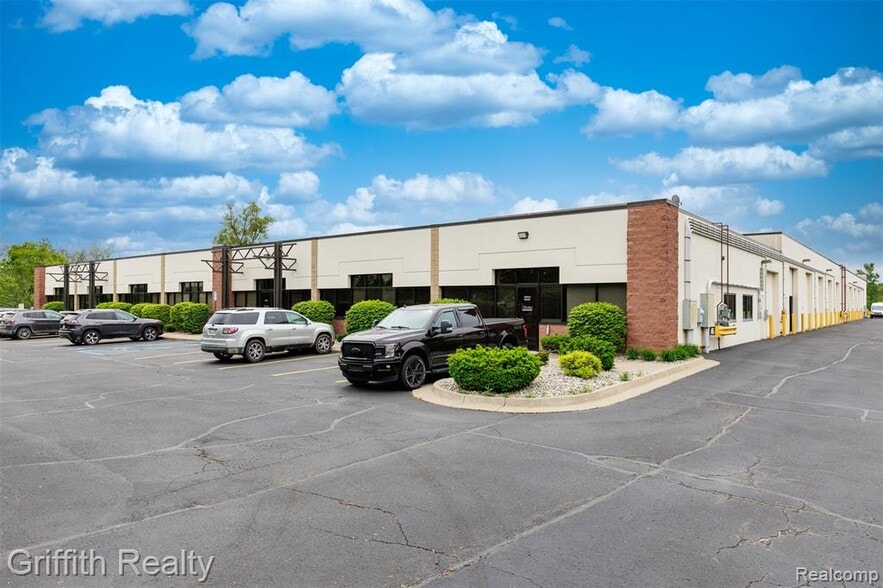 5840-5936 Sterling Dr, Howell, MI for lease - Building Photo - Image 2 of 27