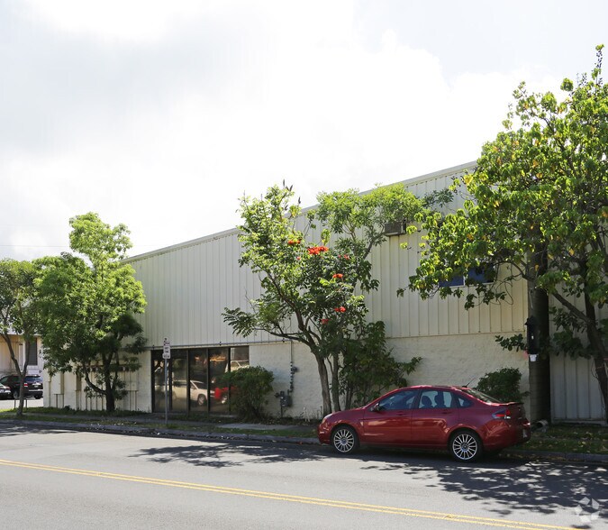 99-899 Iwaena St, Aiea, HI à louer - Photo du bâtiment - Image 2 de 25