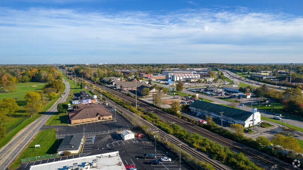 4770 Indianola Ave, Columbus, OH à louer - Photo du bâtiment - Image 3 de 7