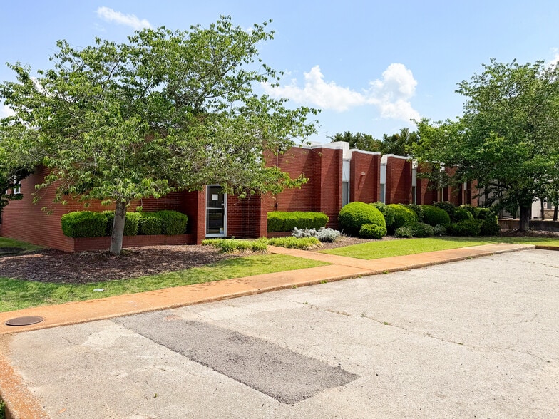 906 Wilson St NE, Decatur, AL à louer - Photo du bâtiment - Image 3 de 13