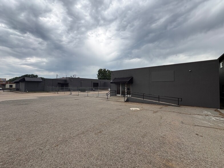 5909 E 15th St, Tulsa, OK for lease - Building Photo - Image 3 of 14