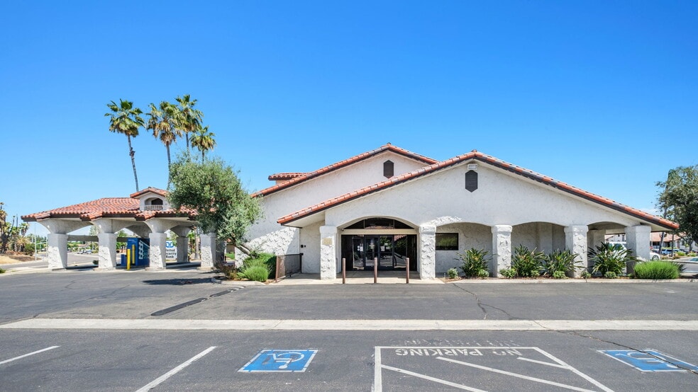 7088 N 1st St, Fresno, CA for lease - Building Photo - Image 3 of 5