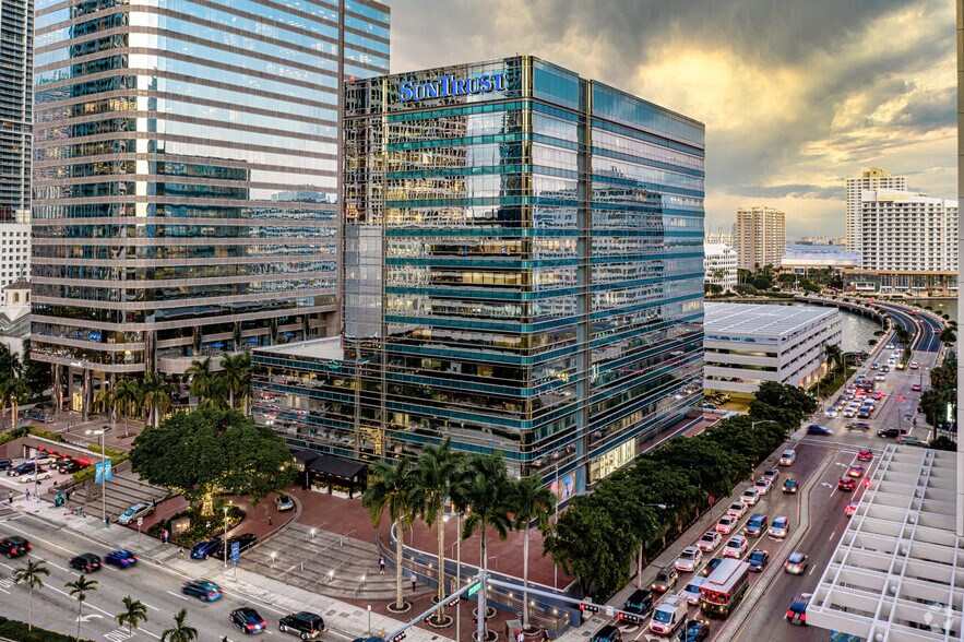 777 brickell Ave, Miami, FL à louer - Photo du bâtiment - Image 3 de 47