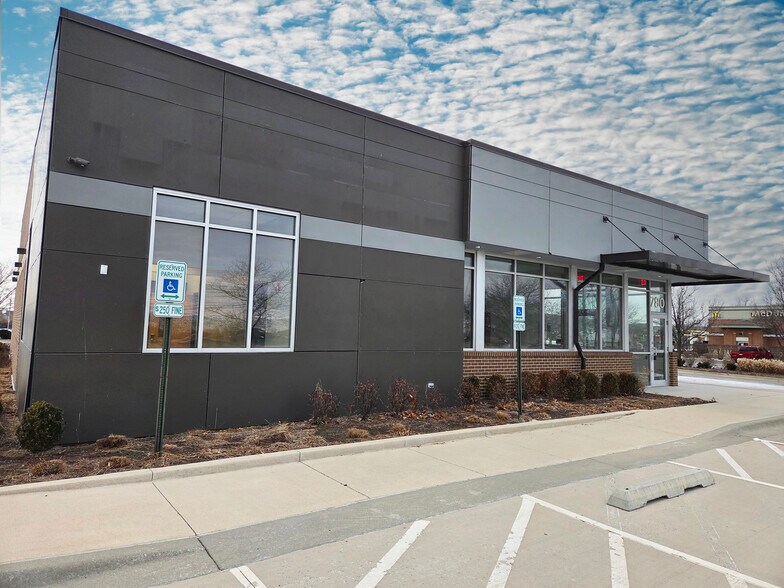780 S Weber Rd, Romeoville, IL à vendre - Photo du bâtiment - Image 3 de 10