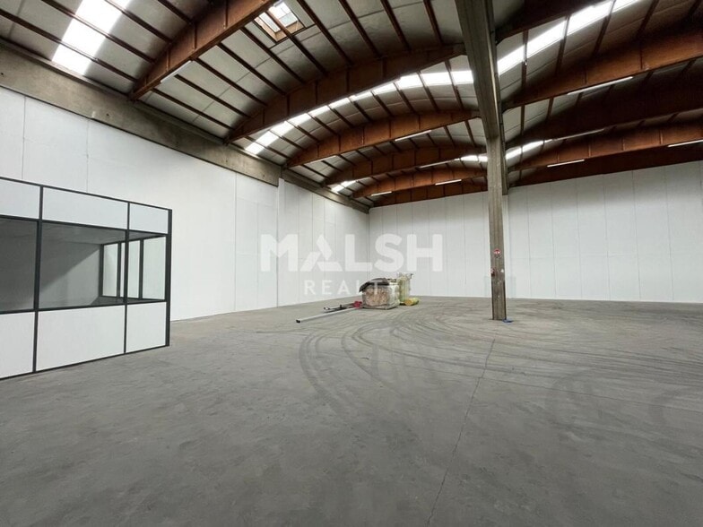 Flex in Saint-Priest for lease - Building Photo - Image 3 of 24