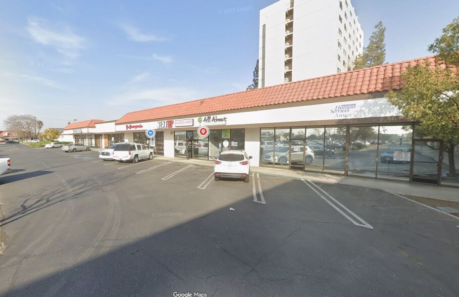 3019-3045 Wilson Rd, Bakersfield, CA for lease - Building Photo - Image 2 of 37