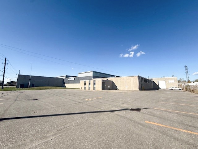 More details for 4790 North Service Rd E, Windsor, ON - Industrial for Lease
