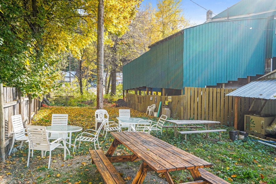 4976 WA-25 Hwy, Hunters, WA for sale - Building Photo - Image 3 of 35