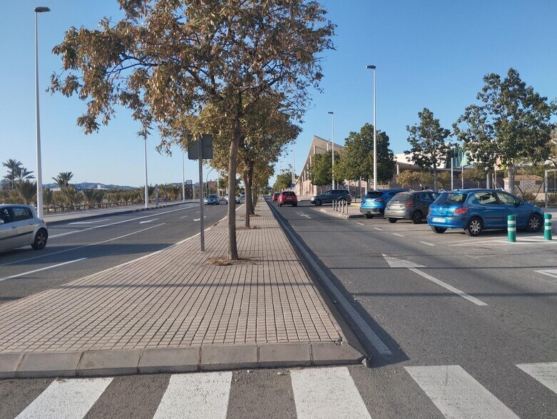 Commerce de détail dans Elche, Alicante à louer - Photo du bâtiment - Image 3 de 15