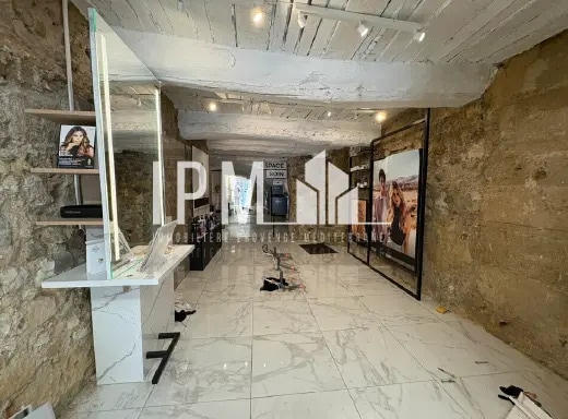 Retail in Aix-en-Provence for lease Building Photo- Image 1 of 6