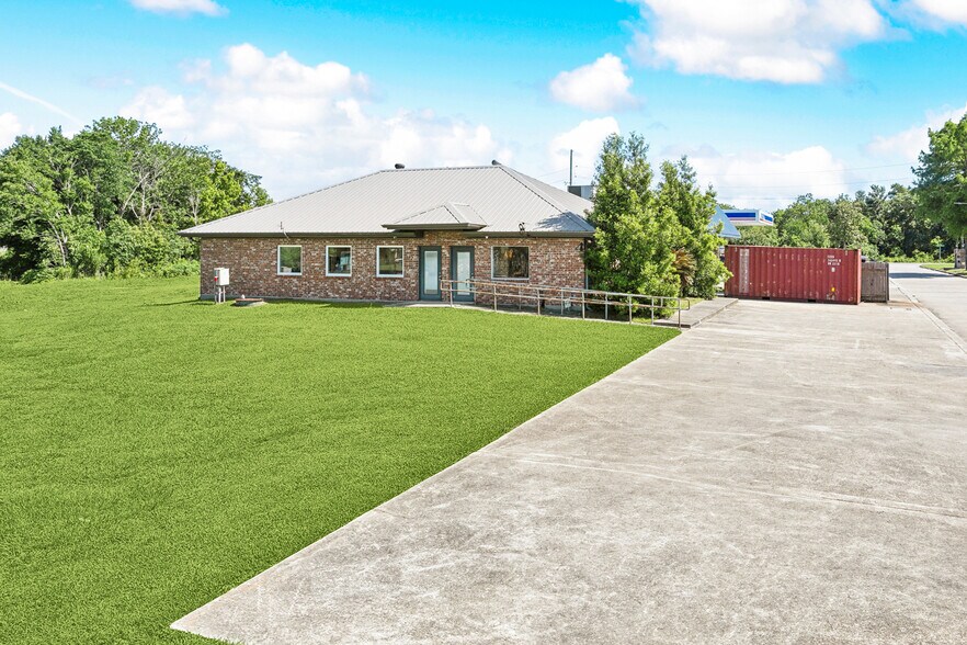 2916 S Lake Blvd, Violet, LA à vendre - Photo du bâtiment - Image 2 de 7