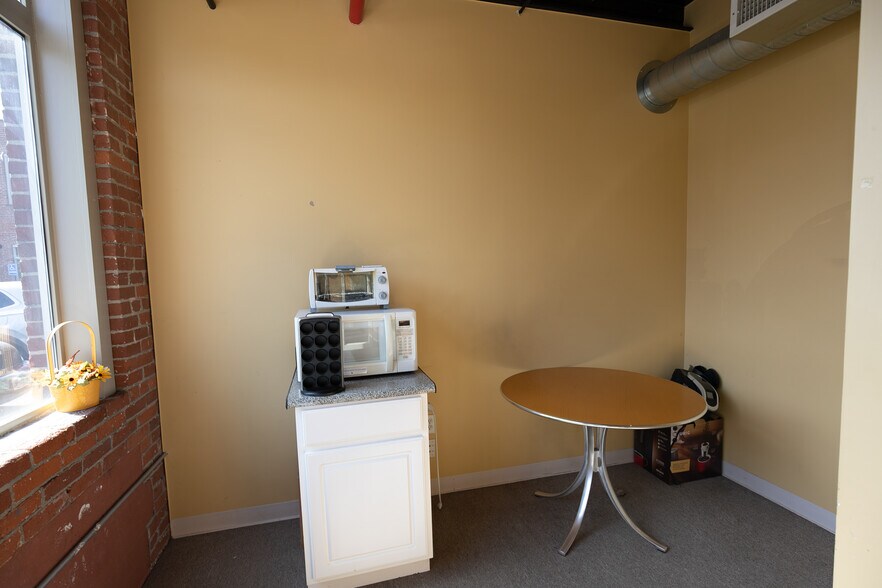 40 Spruce St, Leominster, MA à louer - Photo intérieure - Image 3 de 23