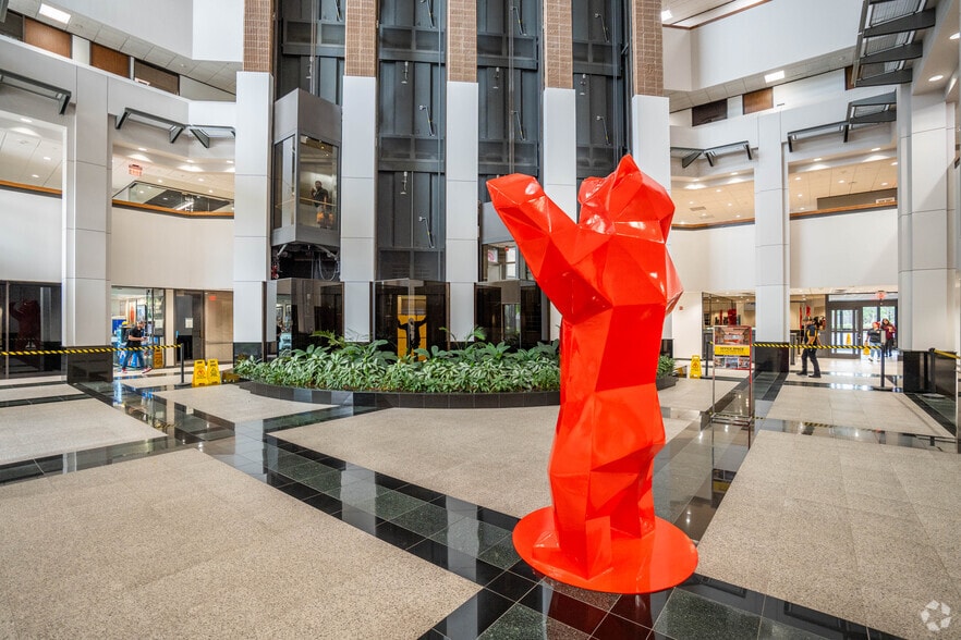 7324 Southwest Fwy, Houston, TX for lease - Lobby - Image 2 of 17