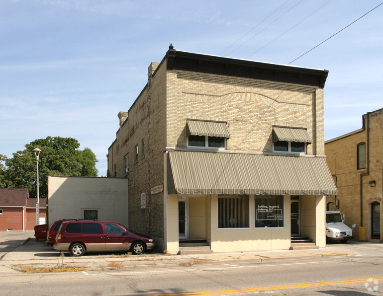 14 S 3rd W St, Fort Atkinson, WI à vendre - Photo principale - Image 1 de 1