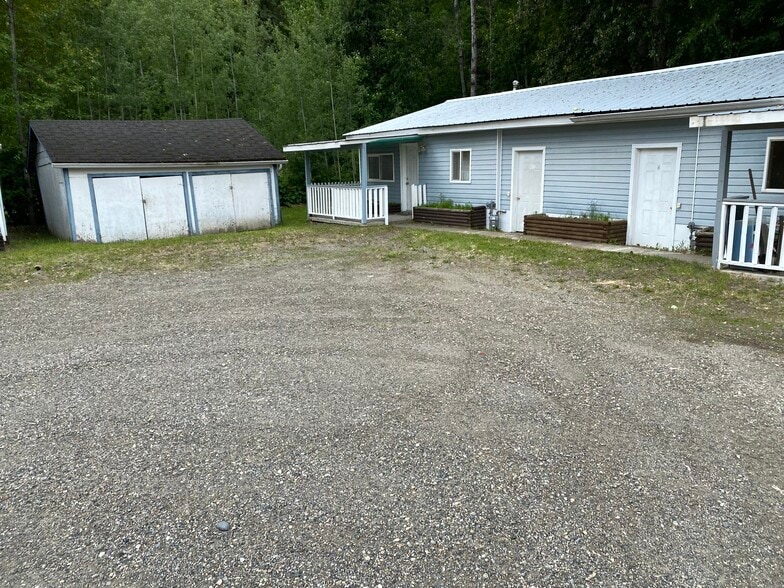 1172 W Fraser Rd, Quesnel, BC à vendre - Photo du bâtiment - Image 3 de 5