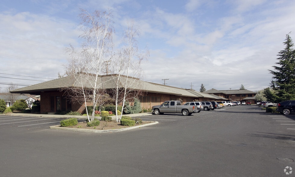 301 S Ham Ln, Lodi, CA for lease - Primary Photo - Image 1 of 12