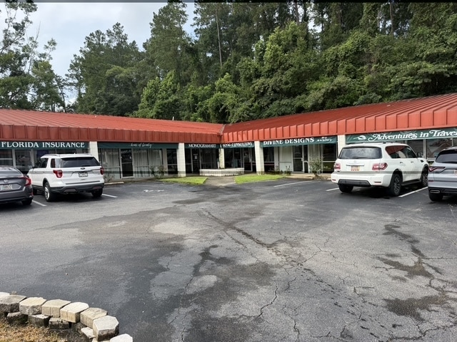 2522 Capital Cir NE, Tallahassee, FL 32308 - Unit 2 - - Interior Photo - Image 2 of 16