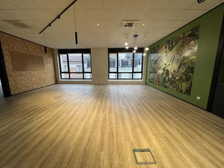 Office in Reims for lease - Building Photo - Image 3 of 12