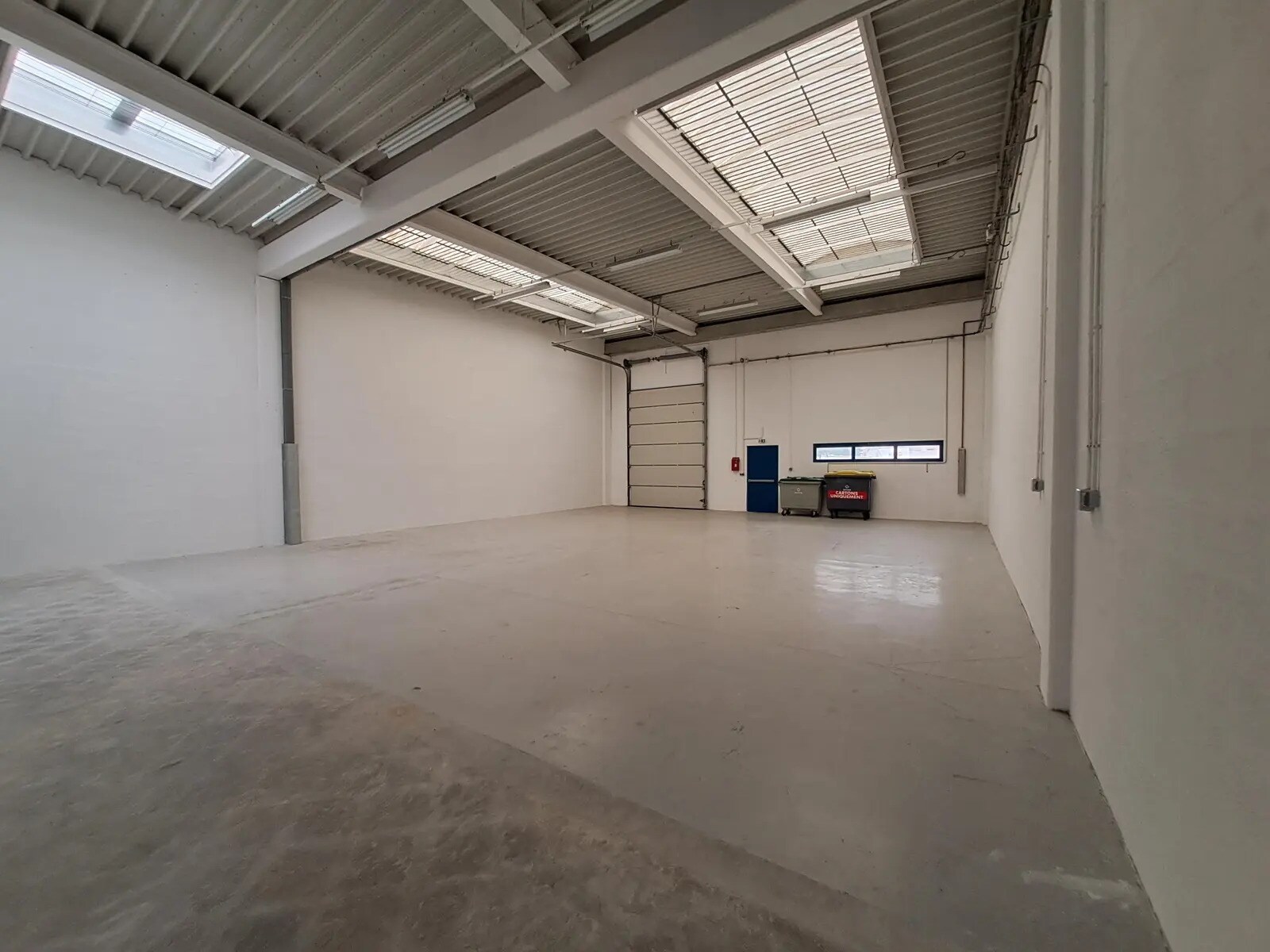 Flex in Lieusaint for lease Building Photo- Image 1 of 8