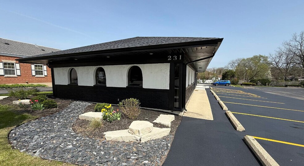 231 N Northwest Hwy, Palatine, IL à louer - Photo du bâtiment - Image 2 de 7
