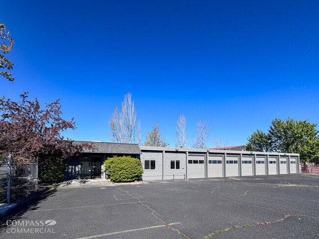 Plus de détails pour 100 NE Hawthorne Ave, Bend, OR - Local d'activités à louer