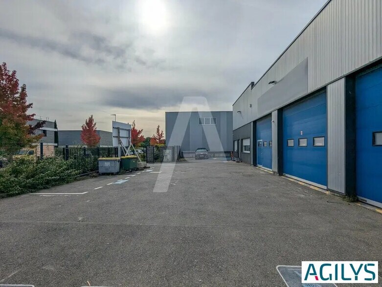 Local d'activités dans Guibeville à vendre - Photo du bâtiment - Image 1 de 12