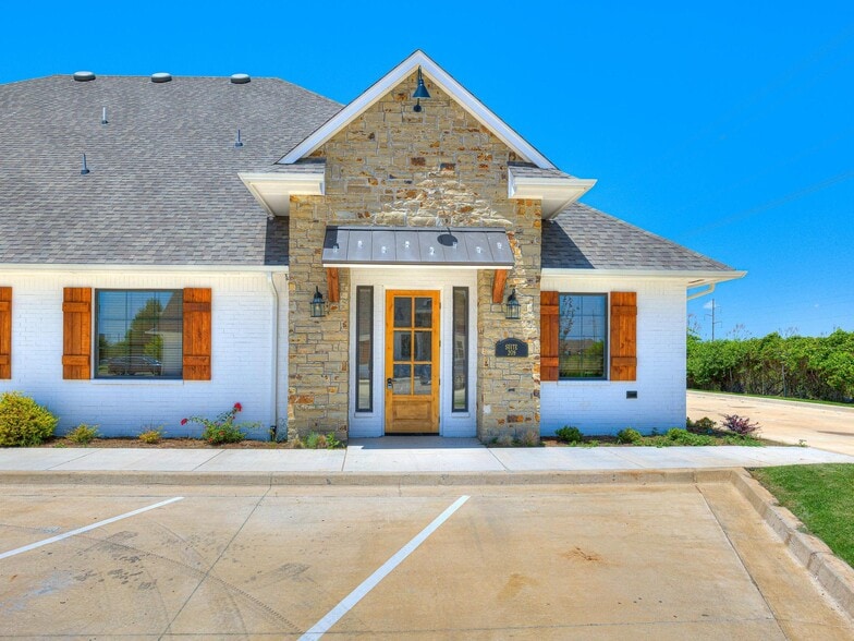1111 Magnolia Ct, Moore, OK for lease - Building Photo - Image 2 of 11