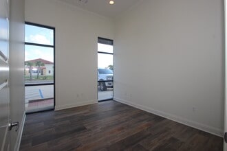 100 Sabal Palms Row, Youngsville, LA for lease Interior Photo- Image 2 of 14