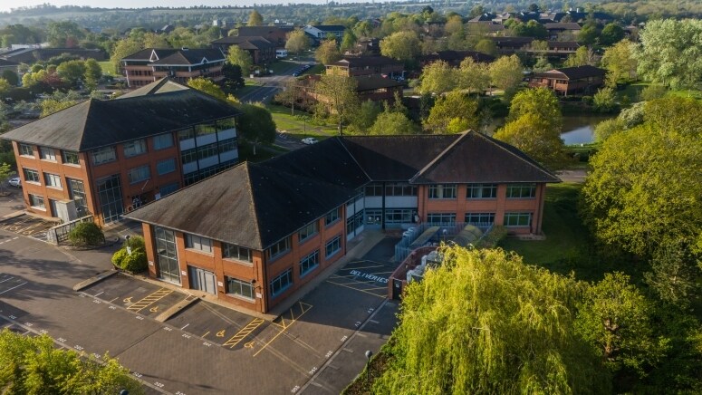 Occam Rd, Guildford à louer - Photo du bâtiment - Image 2 de 3