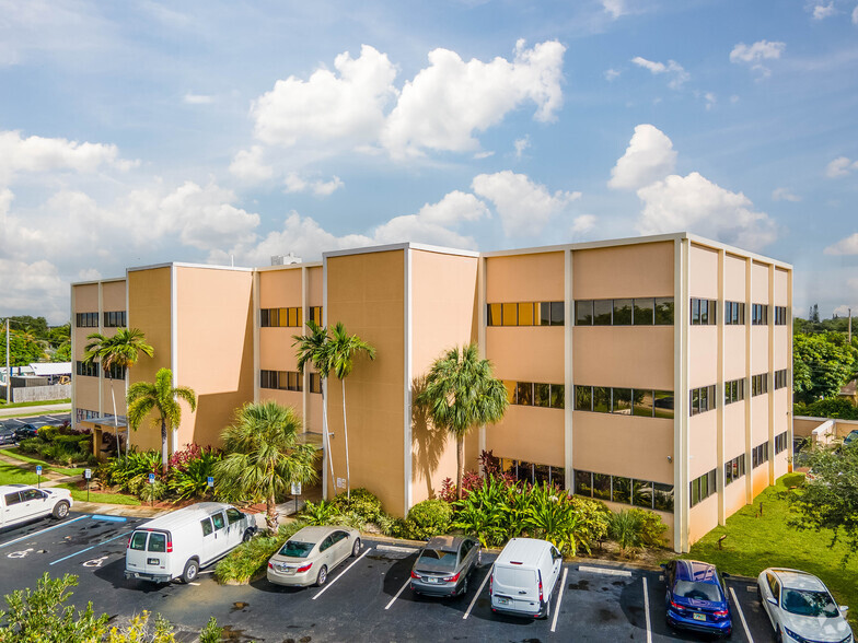 7777 N Davie Rd Ext, Davie, FL for lease - Building Photo - Image 1 of 18