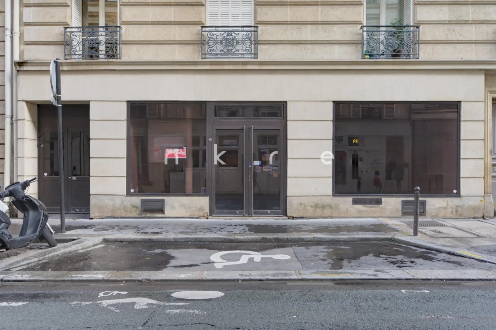 Retail in Paris for sale Building Photo- Image 1 of 9