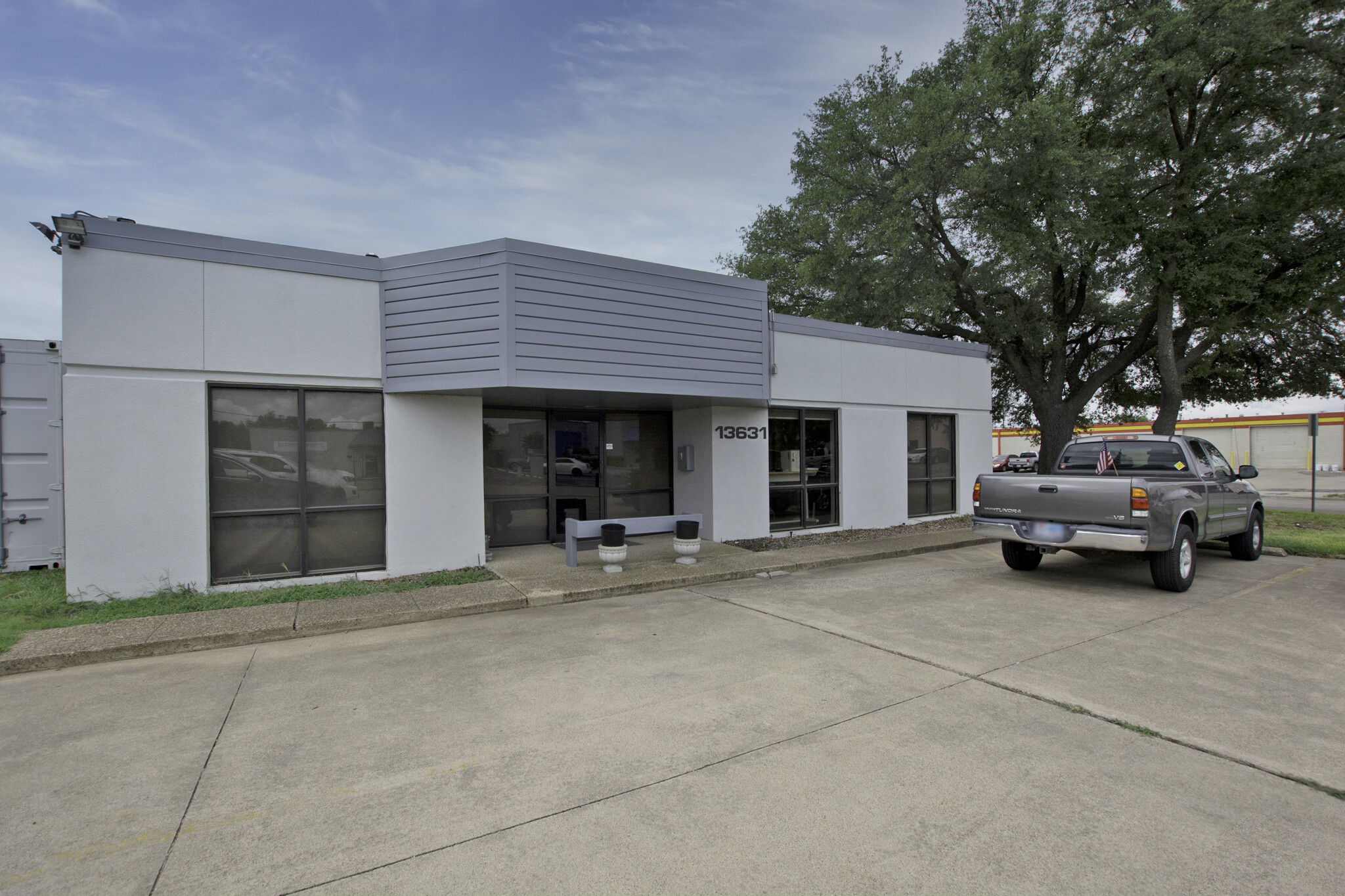 13631 Floyd Cir, Dallas, TX for sale Building Photo- Image 1 of 57