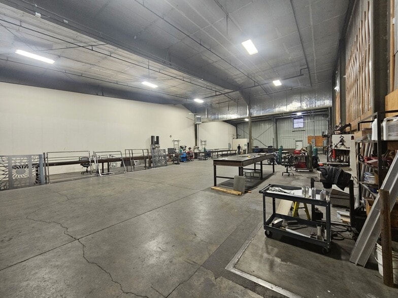 273 SE 9th St, Bend, OR for lease - Building Photo - Image 3 of 11