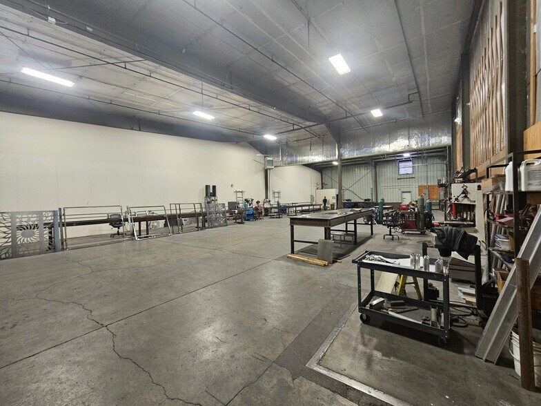 273 SE 9th St, Bend, OR à louer - Photo du bâtiment - Image 3 de 11