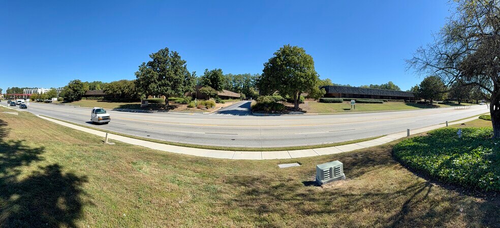 Value Add - Veridian Business Park portefeuille de 5 propriétés à vendre sur LoopNet.ca - Photo du bâtiment - Image 3 de 23