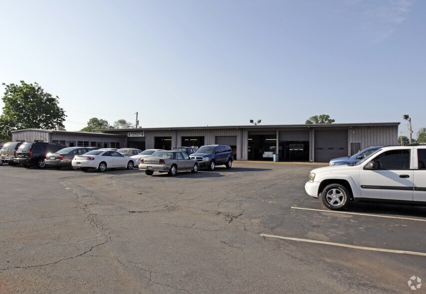 811 E Broadway Ave, North Little Rock, AR à vendre - Photo du bâtiment - Image 2 de 2