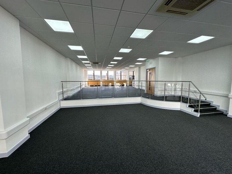 100-101 Queens Rd, Brighton for lease - Interior Photo - Image 1 of 32