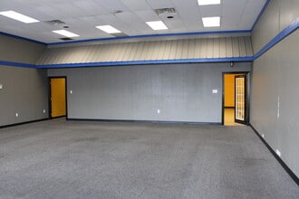 581-621 Old Hickory Blvd, Jackson, TN for lease Building Photo- Image 2 of 5