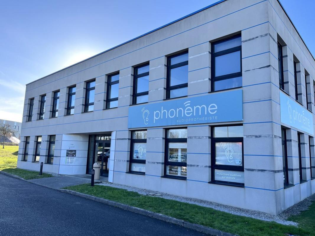 Office in Pacé for lease Building Photo- Image 1 of 10