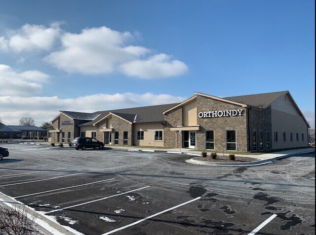 1579 Olive Branch Parke Ln, Greenwood, IN à louer - Photo du bâtiment - Image 2 de 5