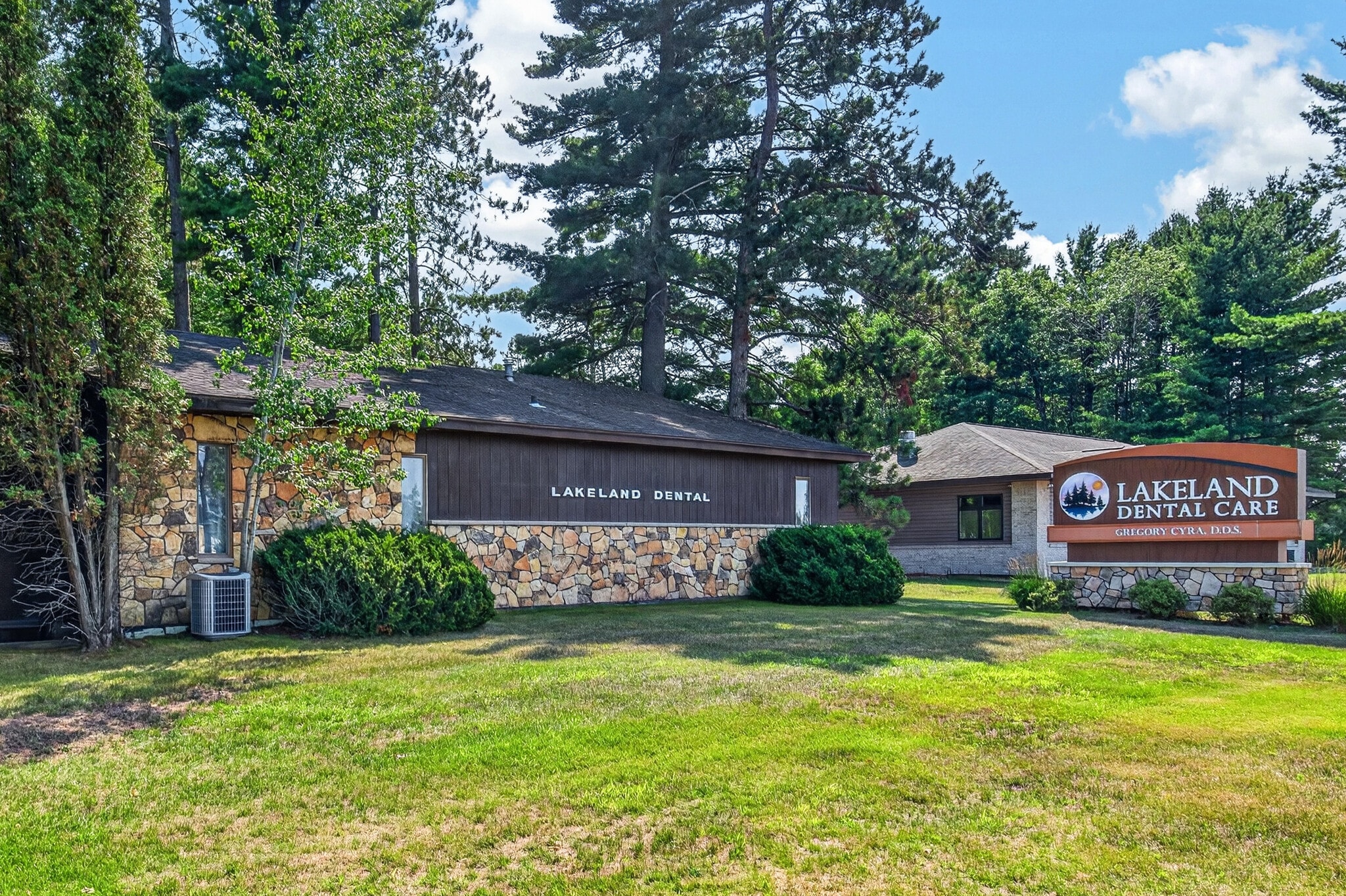 9758 W Lake Ave, Minocqua, WI for sale Building Photo- Image 1 of 53