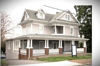 632 Holly Ave, Winston-Salem, NC à louer Photo du bâtiment- Image 1 de 2