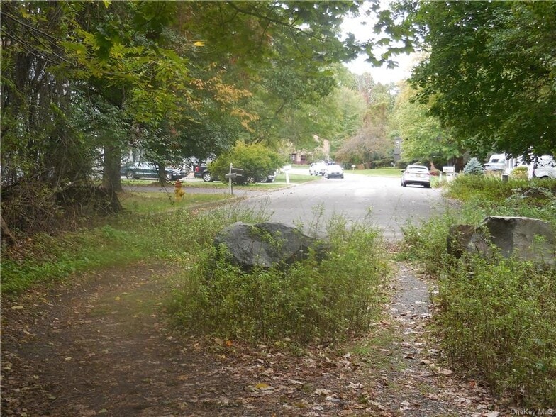 524 Macnary, New Windsor Township, NY for sale - Primary Photo - Image 1 of 6