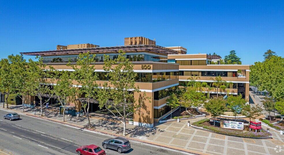 800 W El Camino Real, Mountain View, CA à louer - Photo du bâtiment - Image 1 de 4