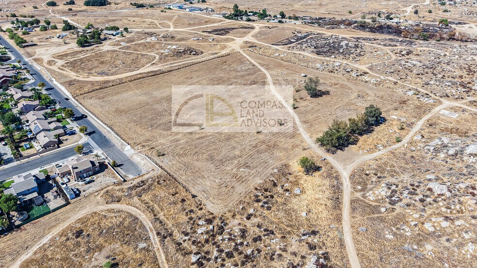 950 David Jones rd, Perris, CA à vendre - Photo du bâtiment - Image 2 de 5
