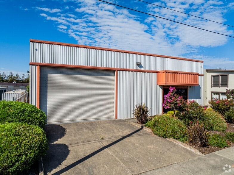 995 Transport Way, Petaluma, CA for sale - Building Photo - Image 1 of 12