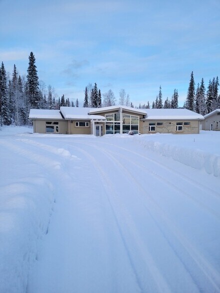 1744 Farmers Loop Rd, Fairbanks, AK à vendre - Photo du bâtiment - Image 1 de 25