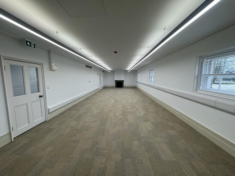 8 Kew Bridge Ct, Londres à louer - Photo du bâtiment - Image 3 de 10